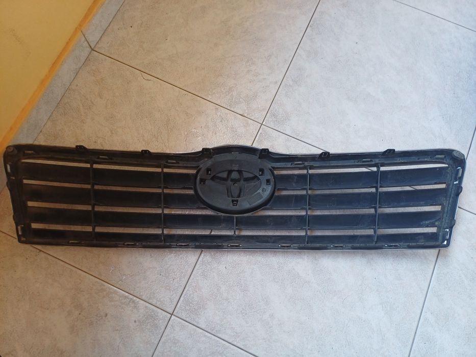Toyota Avensis T25 предна решетка
