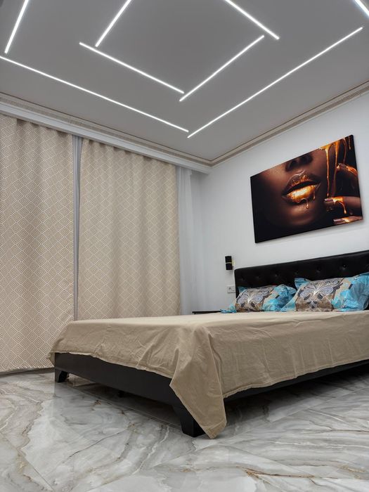 Închiriez apartament 2 camere, ultracentral, Statuia Nespalata, parter, utilat și mobilat Premium