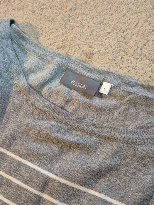 Pulover în dungi cu decolteu la baza gatului , marimea L