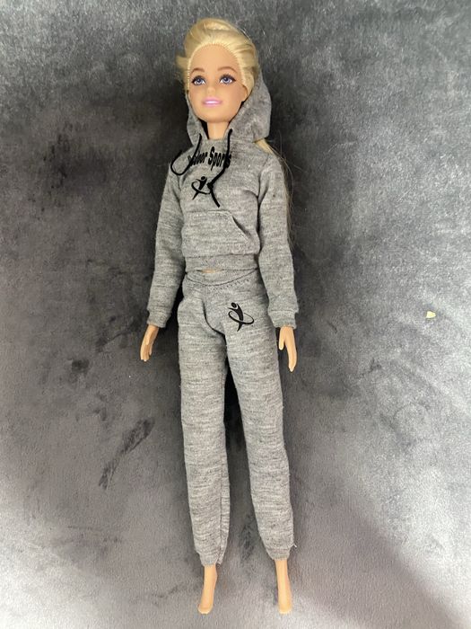 Продаетбся Барби