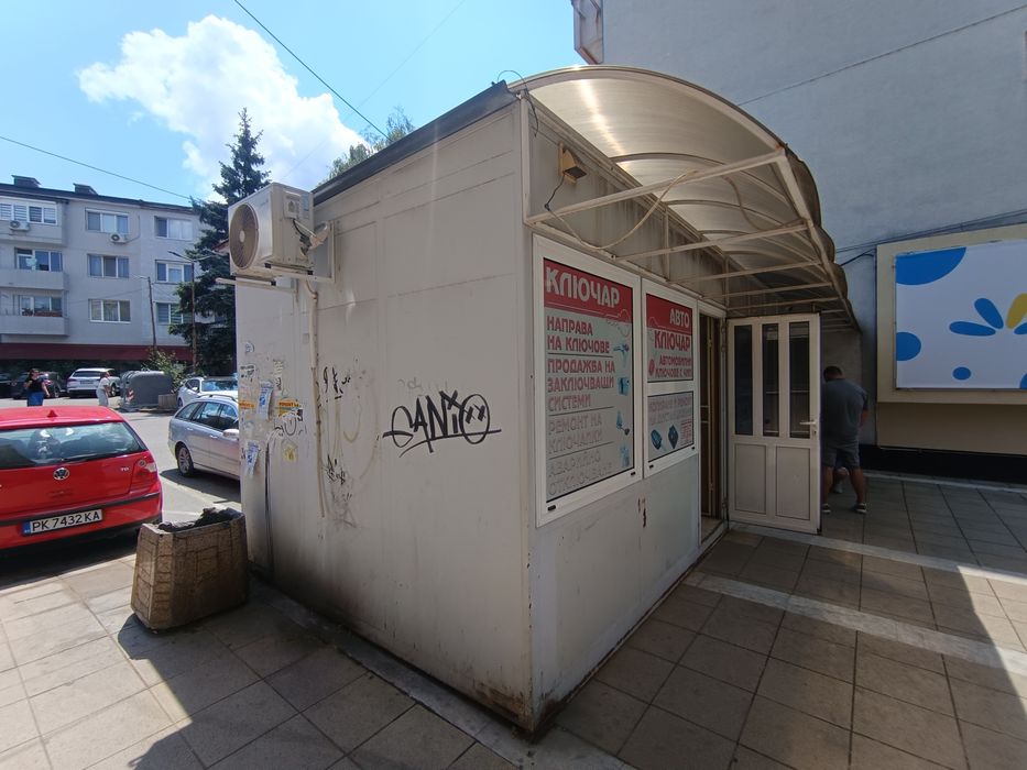 Продава се преместваем павилион