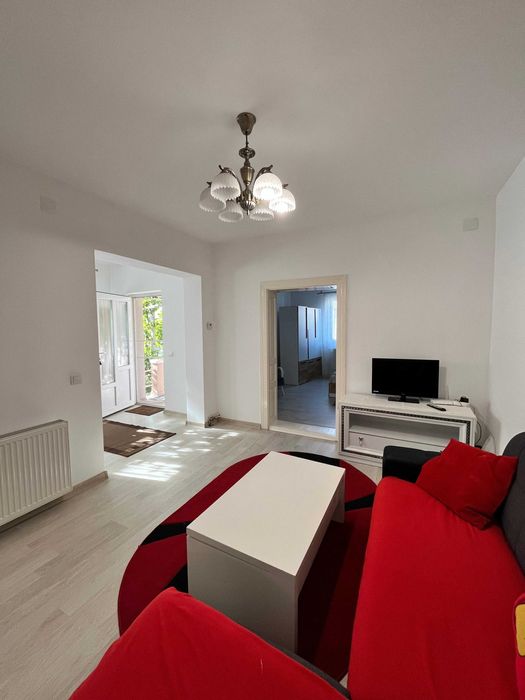 Inchiriez - Apartament 2 camere (la casa / cu acces gradina / parcare)