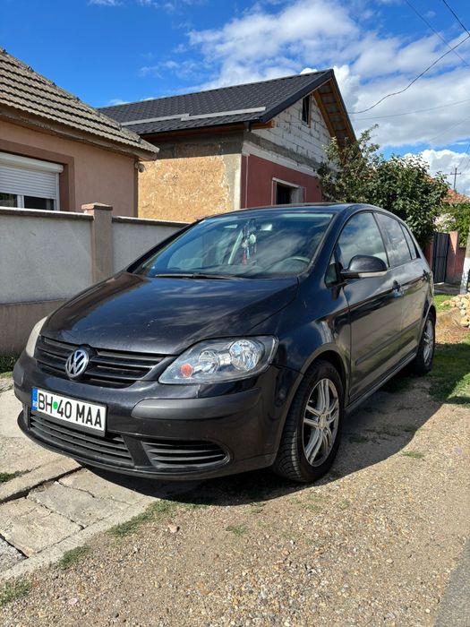 Vând golf 5 plus 1.9. 2700 euro negociabil