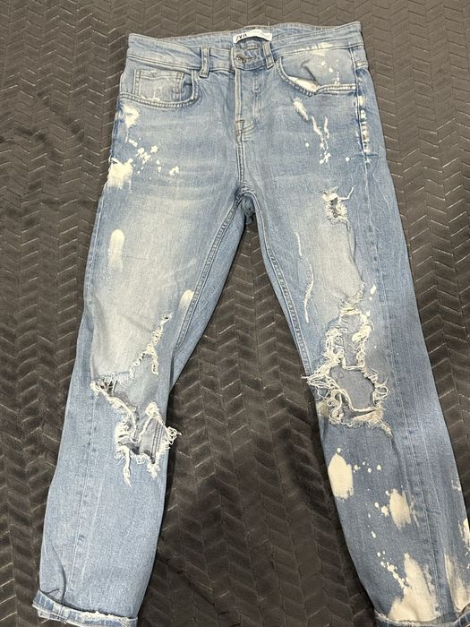 Всички модели дънки са на 20 евео