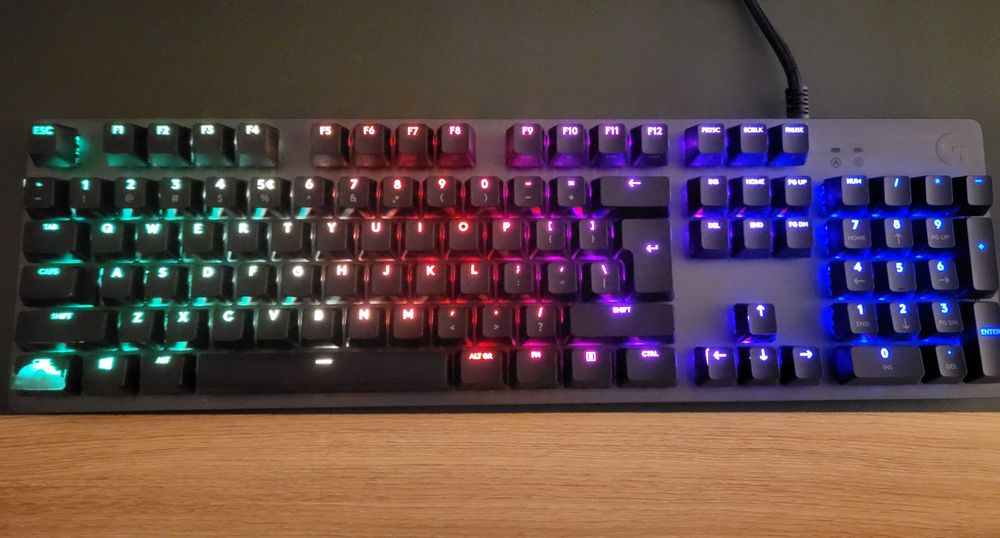 Tastatura Gaming Logitech G512 Carbon RGB GX Brown Switch Mecanica