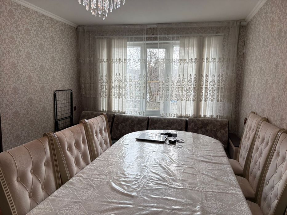 стол со стульями (12 штук)