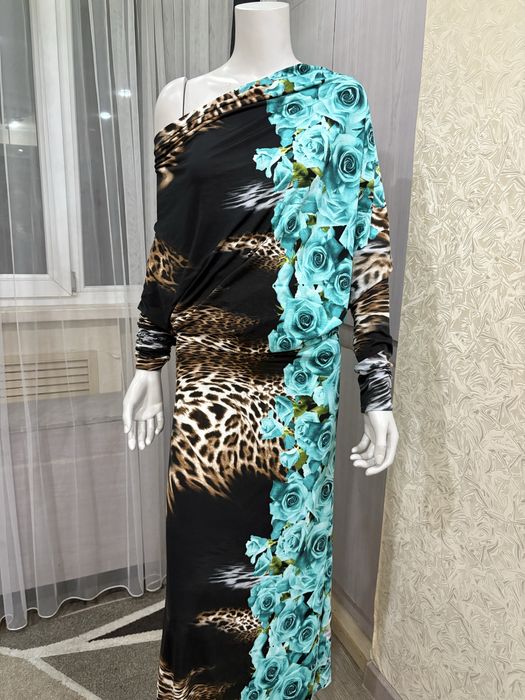 Продам нарядные платья