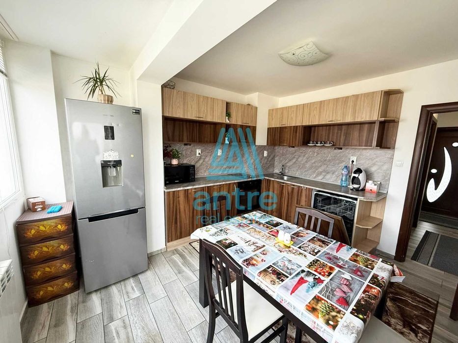 Тристаен апартамент в кв. Младост 2