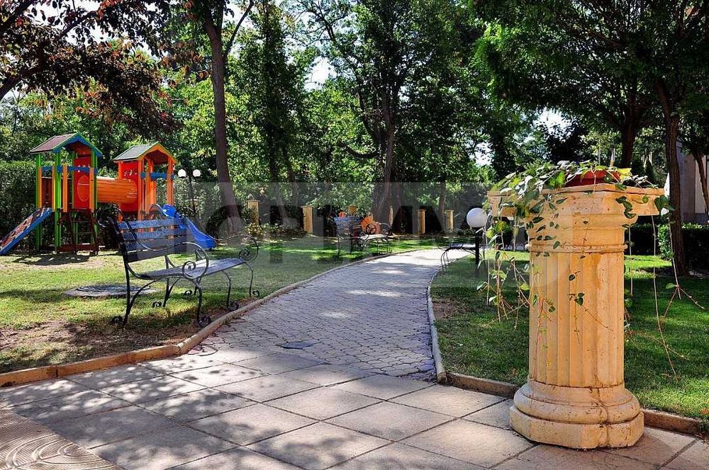 Двустаен апартамент в курортен комплекс Златни пясъци