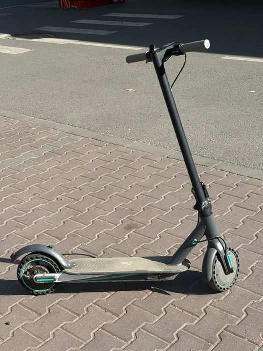 Vând trotineta electrica