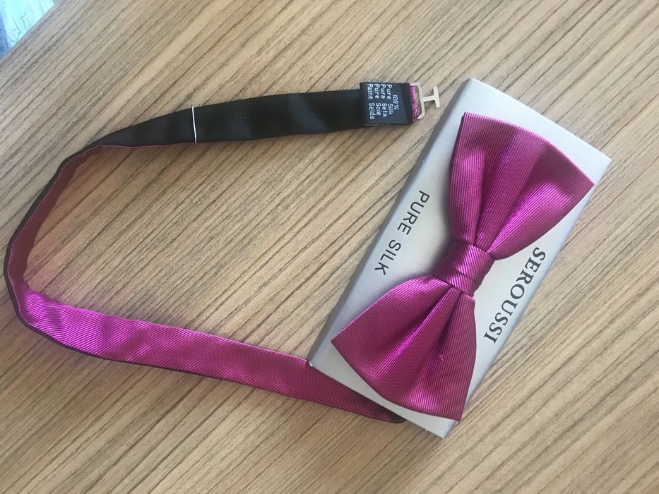 Vand papion barbati nou Seroussi, 100% matase, culoare fuchsia.