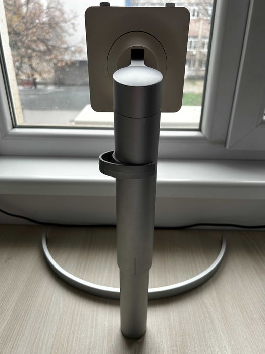 Продавам стойка от монитор LG 27UK850-W