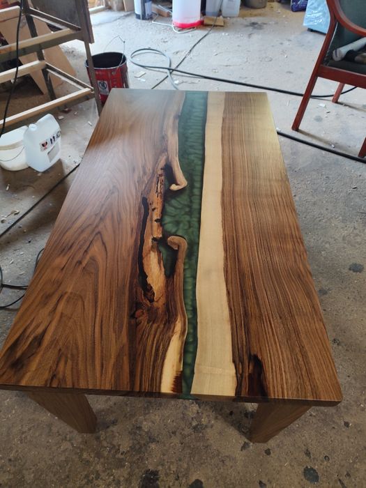 Маса от орех и епоксидна смола