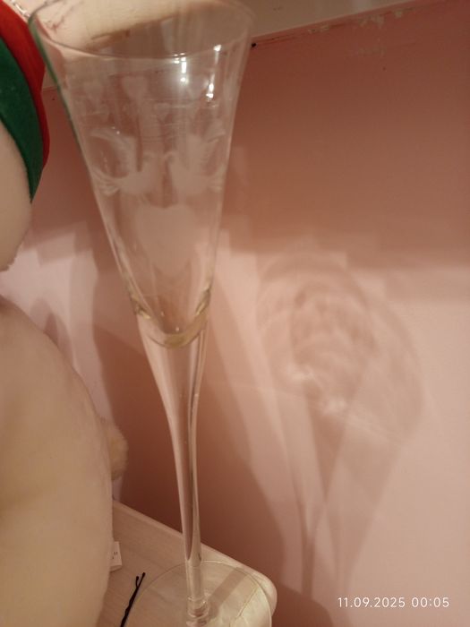 Сватбени чаши с гълбчета и сърца