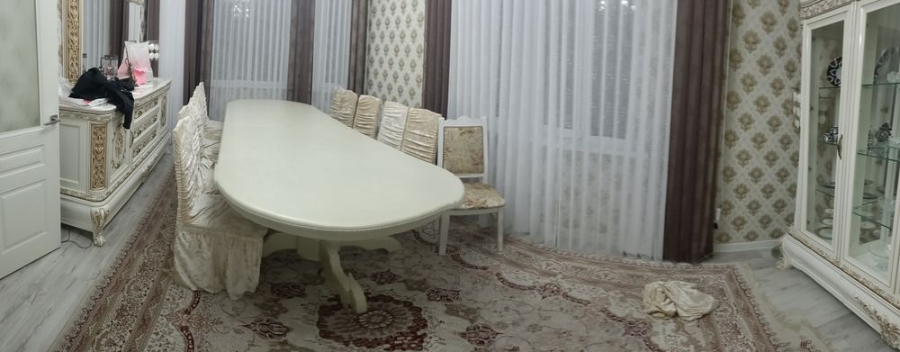 Срочно продам стол для гостиной