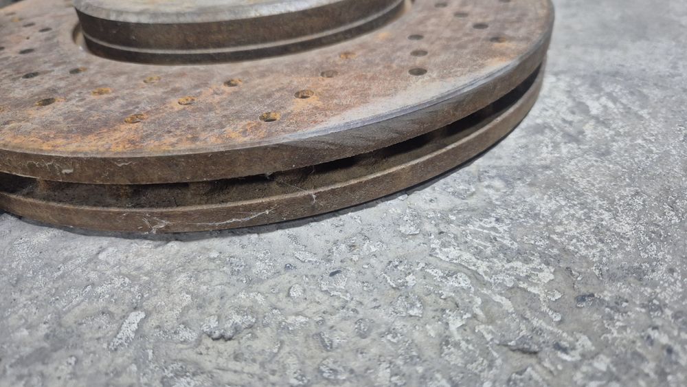 Суппорт и диск мерседес