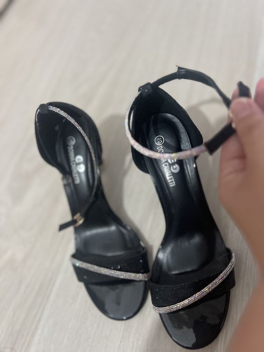 Туфли со стразами