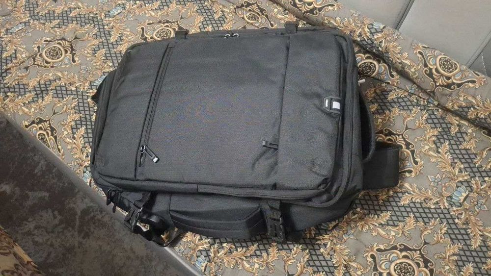 Новый городской рюкзак-сумка.  Есть карман для ноутбука.