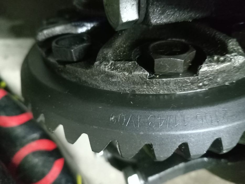 Продам на ниву задний редуктор.