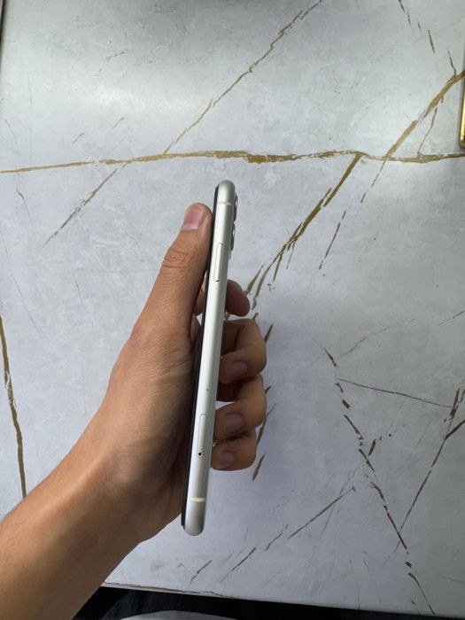 Продам айфон 11 IPhone 11