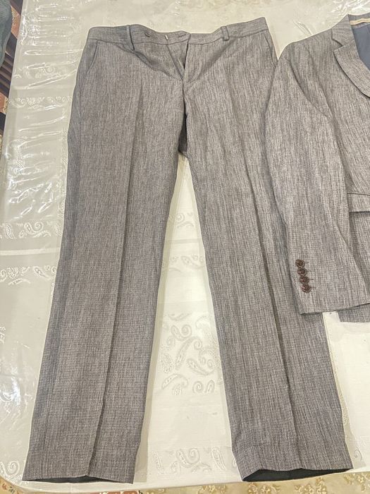 Продаются 2 костюма 3 ка костюмы всего за 20000