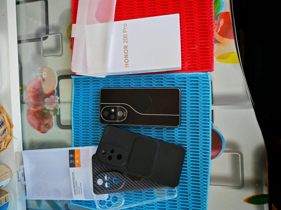 Honor 200 PRO  5 G cu 12 GB și 512 GB memorie