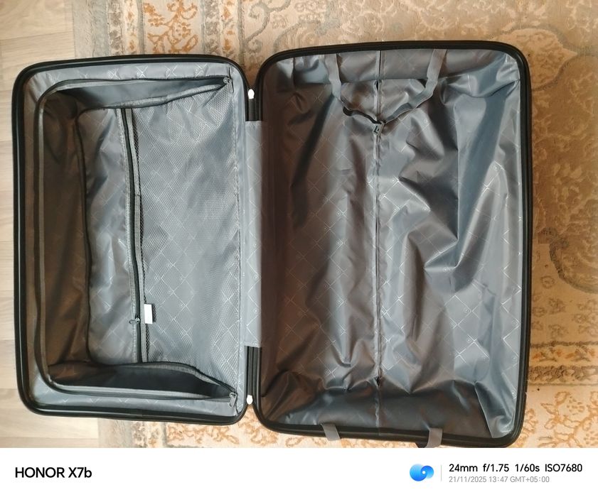 продам новый чемодан