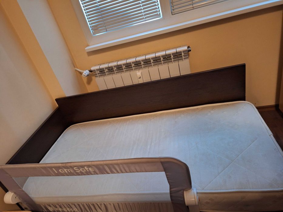 Детско легло с матрак и предпазна преграда