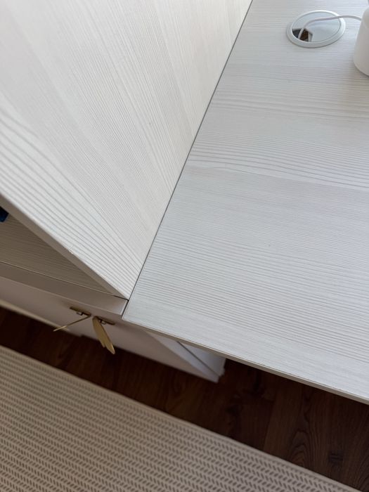 Стеллаж с подвесным светильником