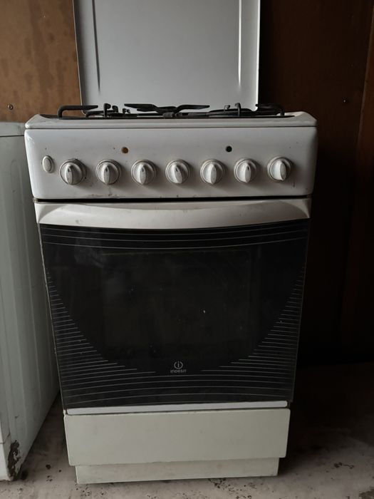 Продам газ плиту