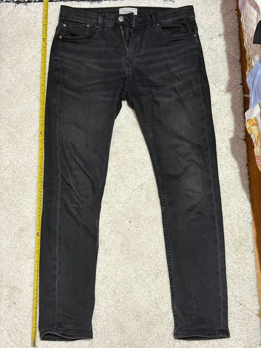 Blugi negri pull & bear