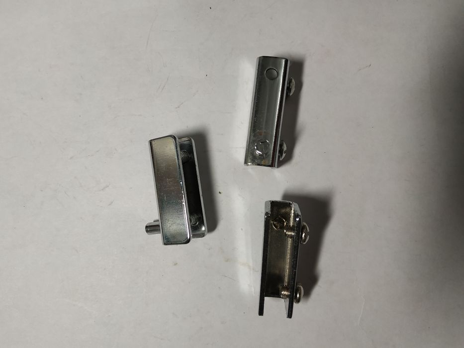 Фурнитура для стеклянных витрин