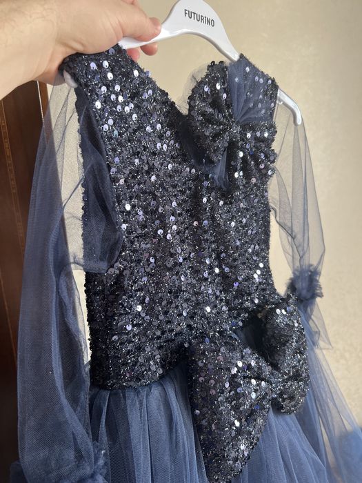 Продам детское яркое платье.