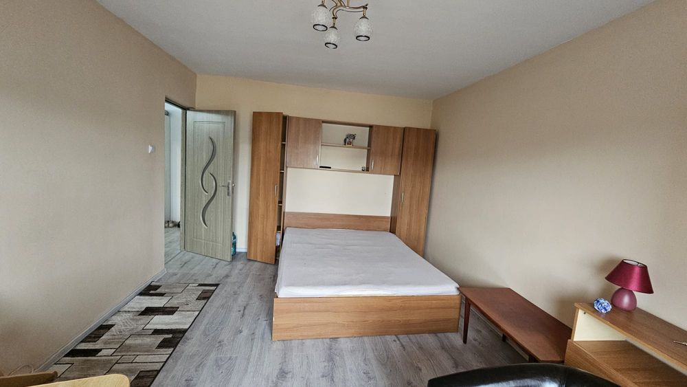 ÎNCHIRIEZ camera de apartament