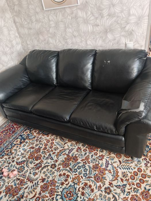 Диван кожаный...