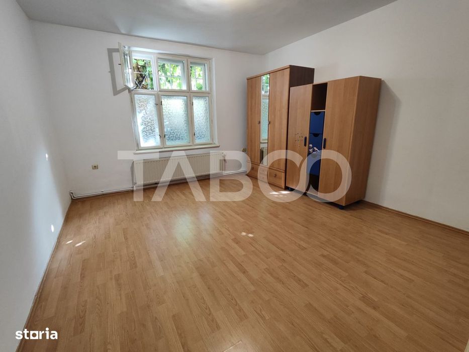 Apartament decomandat 93 utili curte proprie pivnita Sub Arini Sibiu — fotografia 3