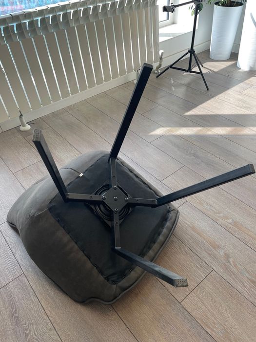 Кресло на ножках