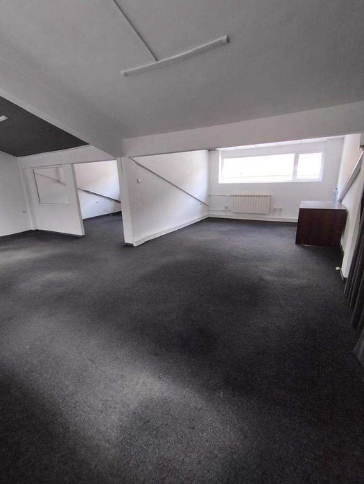 офис в офис-сграда в Центъра