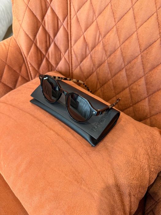 Дамски очила и чанти на Guess, Valentino, Dr.Franklin