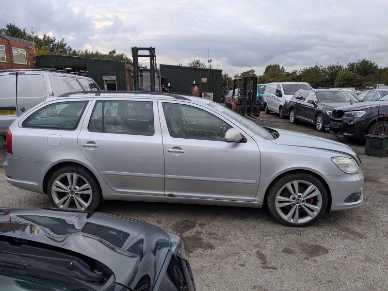 Dezmembrari / Dezmembrez Skoda Octavia 2 Combi (1Z5) FACELIFT 2.0 TDI CEGA cutie viteze automata cod culoare LA7W