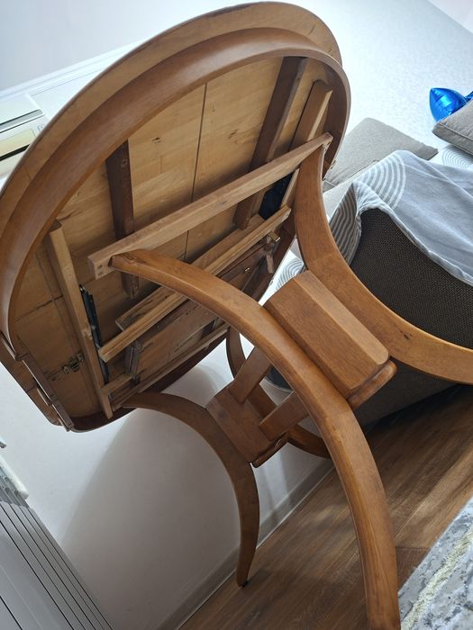 Стол со стульями