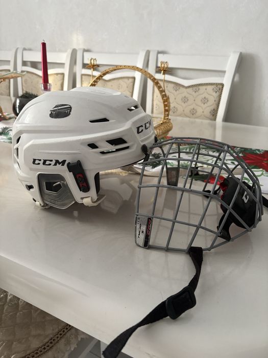 Продам шлем хоккейный