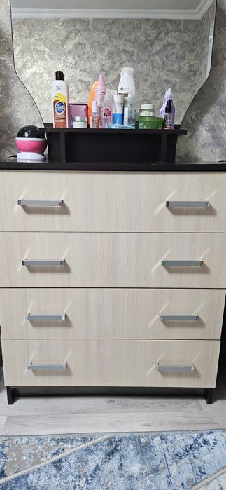 Комод с зеркалом