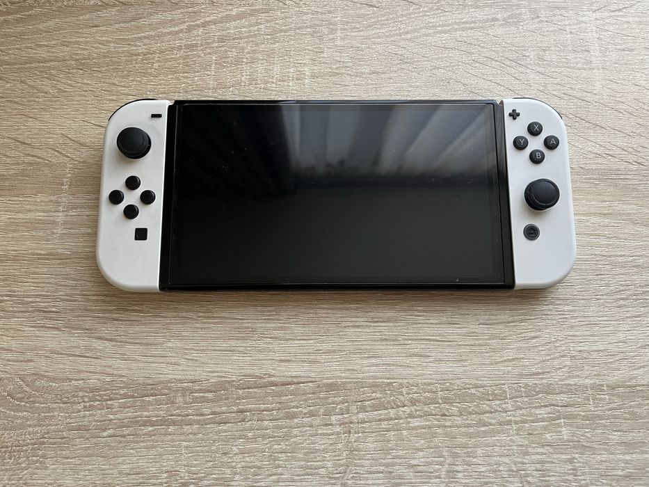 Nintendo Switch OLED с калъф