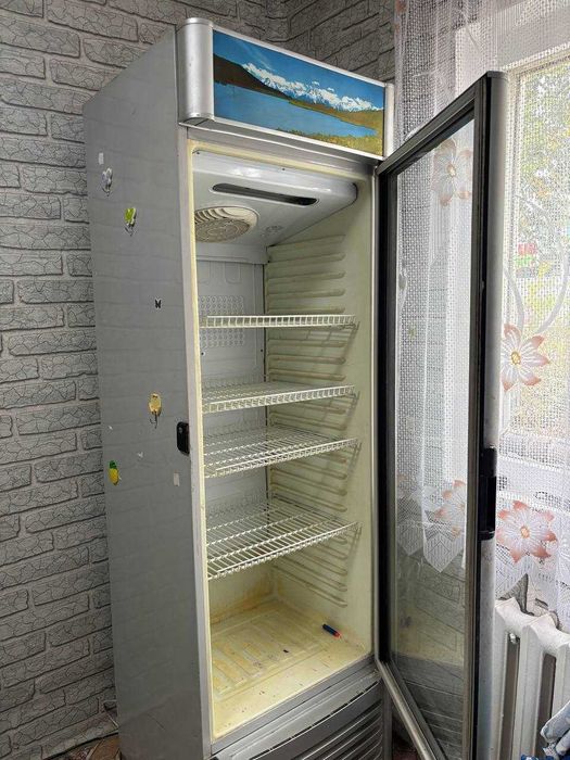 Холодильник  Витринный