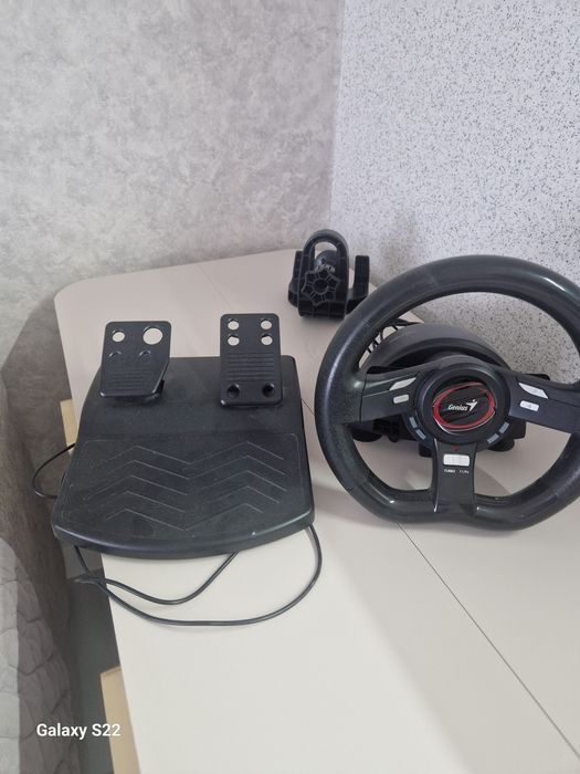 Игровой руль  с пидалями