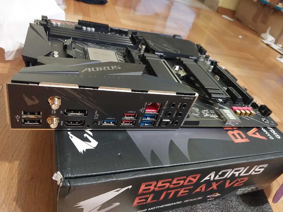 AMD Ryzen 7 5800X + Gigabyte B550 Aorus Elite Wi-Fi