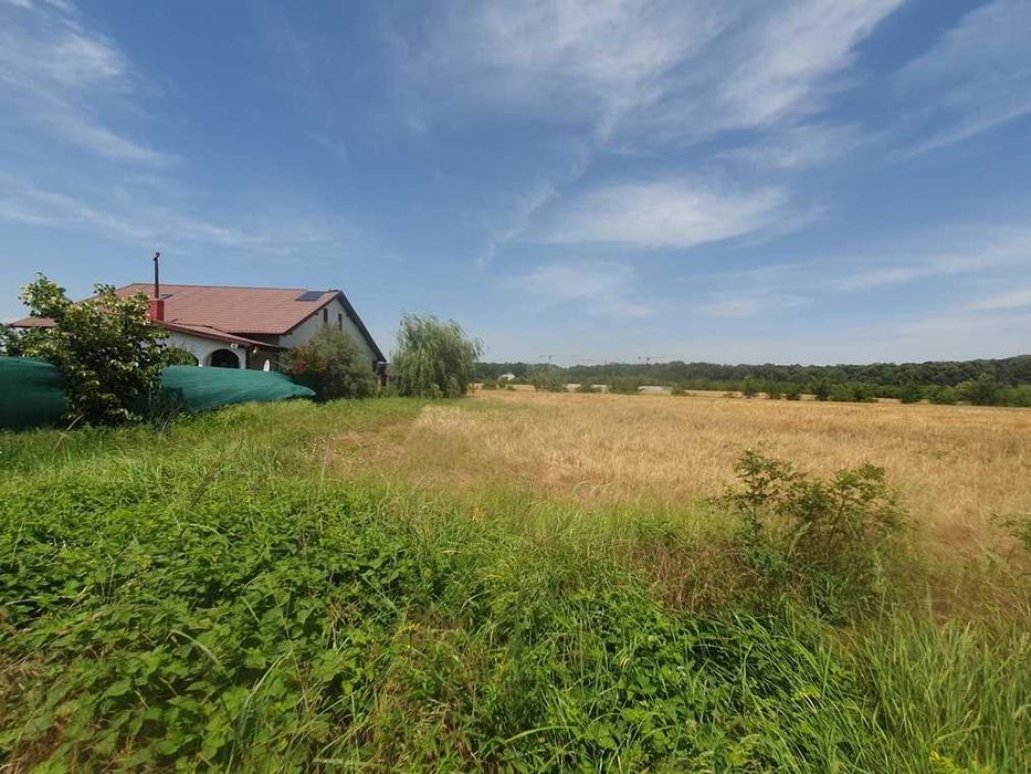 Vand teren langa padure,drum amenajat,case noi construite,640mp,27000E