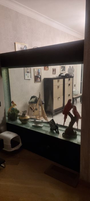 Аквариум для рыбок. Большой