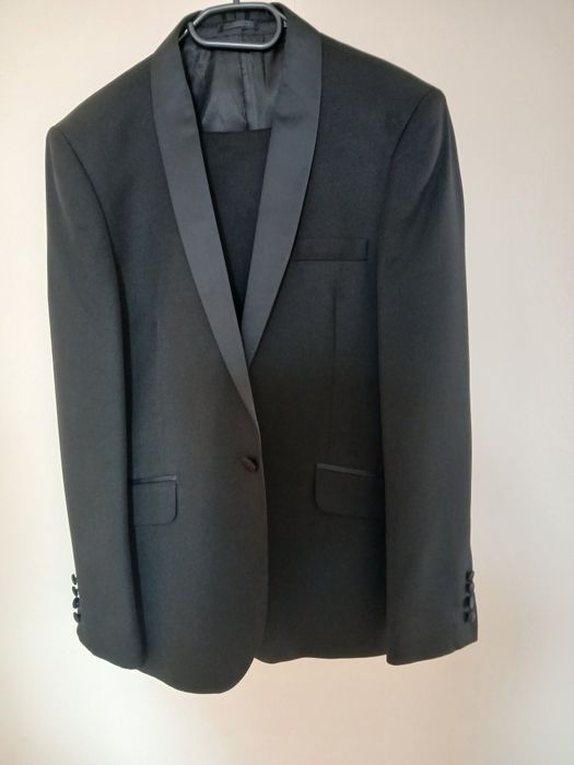 Vand 3 costume,2 marimea 48,si 1 mar.50